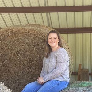 Meet your Posher, Cassandra